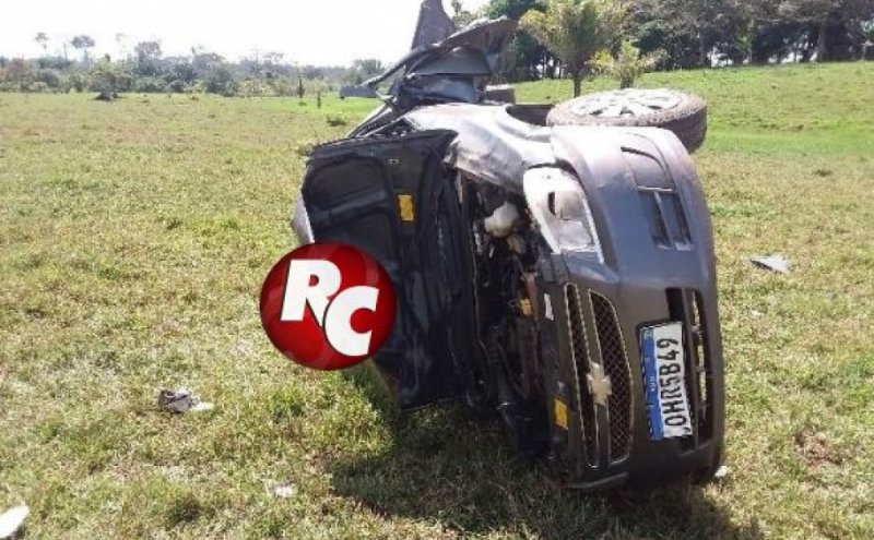 Motorista perde controle da direção e carro capota na zona rural de Urupá 