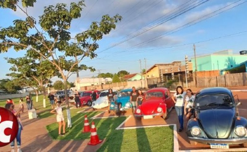 Em São Francisco do Guaporé/RO aconteceu o 1º desfile das relíquias em comemoração ao dia Mundial do Fusca