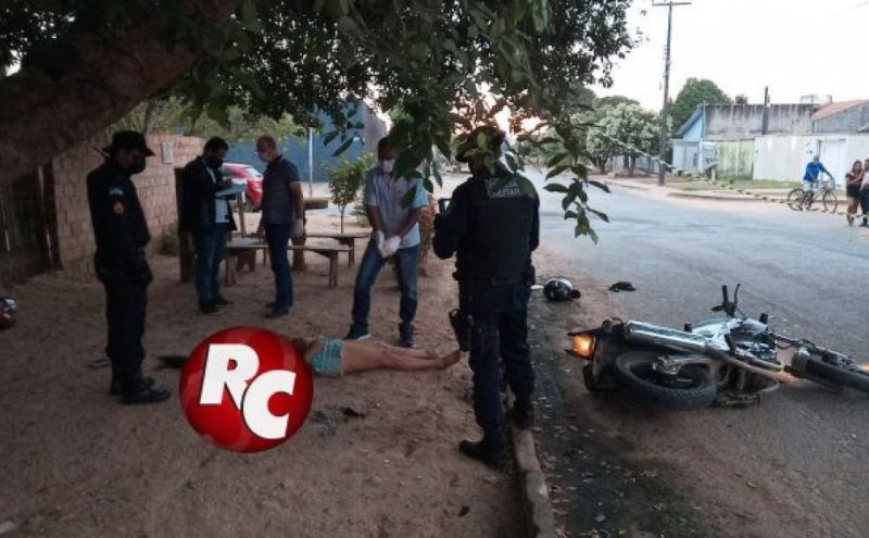 Mulher é morta a tiros e homem é baleado por dupla em motocicleta em Ji-Paraná.