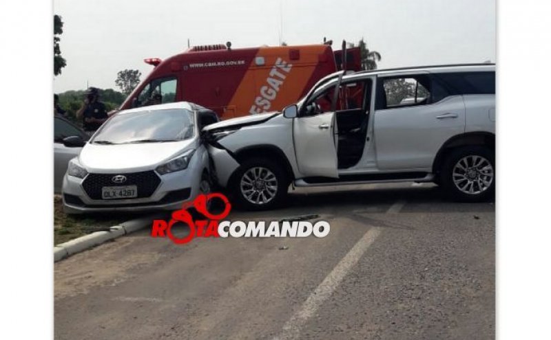 Condutor de caminhonete invade BR 364 no Anel viário e arrasta HB20 por aproximadamente 10 metros, vítimas foram socorridas ao Hospital Municipal