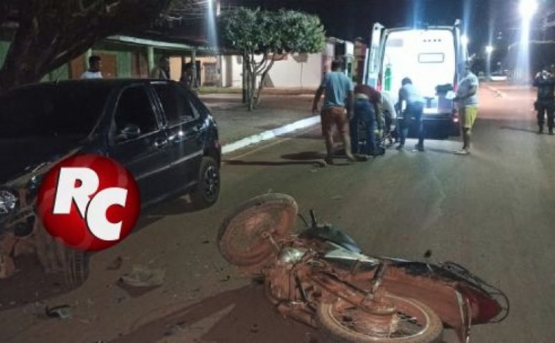 Motociclista tem ferimentos graves após bater em carro parado na via em São Francisco do Guaporé/RO.