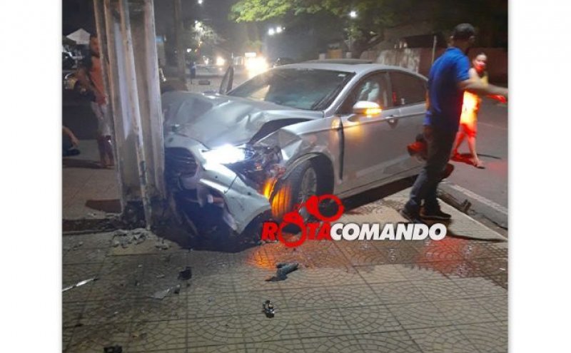 Após colisão entre Fusion e Corolla, um dos passageiros fratura fêmur e é entubado após ser socorrido