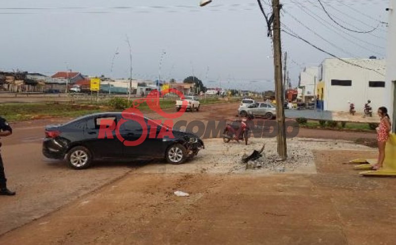Motorista perde controle de veículo e colide contra poste em São Francisco do Guaporé (RO)