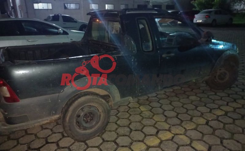 Polícia Militar recupera Pick UP com registro de furto ou roubo, suspeito consegue escapar