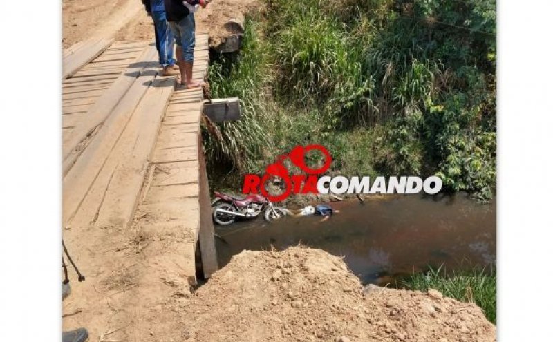 Motociclista é encontrado morto ao lado de motocicleta em riacho na zona rural de Ji-Paraná