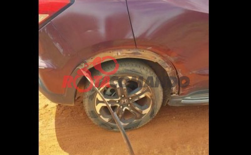 Colisão entre carro e máquina da prefeitura é registrada na zona rural de Seringueiras (RO)