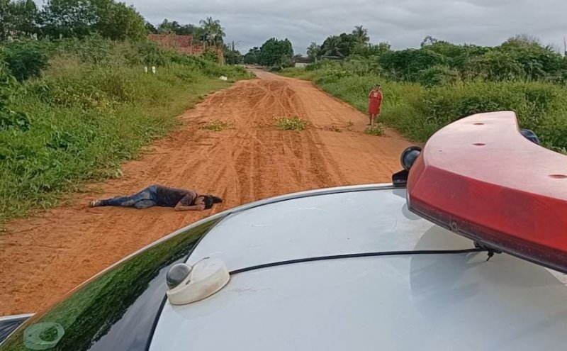 Corpo de homem é encontrado crivado de balas em matagal na Rua Duque de Caxias, em Ji-Paraná