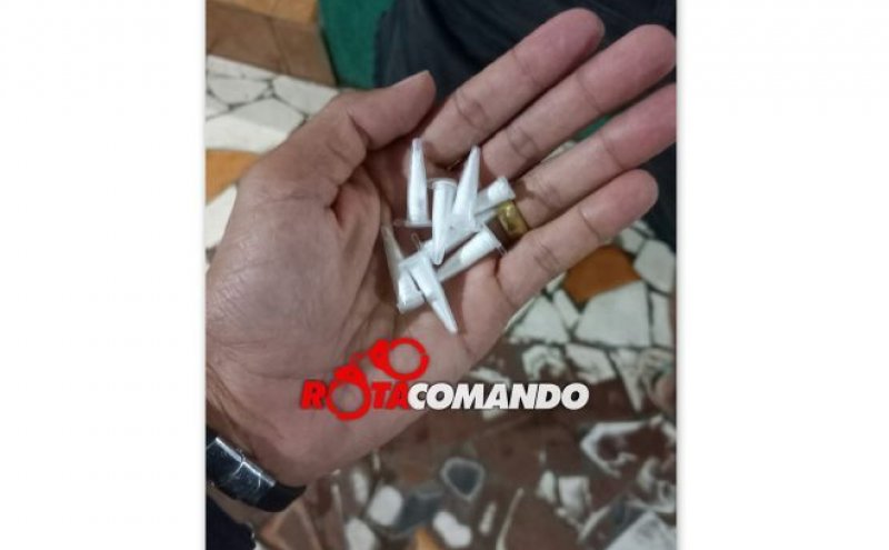 PM prende dupla com pinos de cocaína em Ji-Paraná/RO.