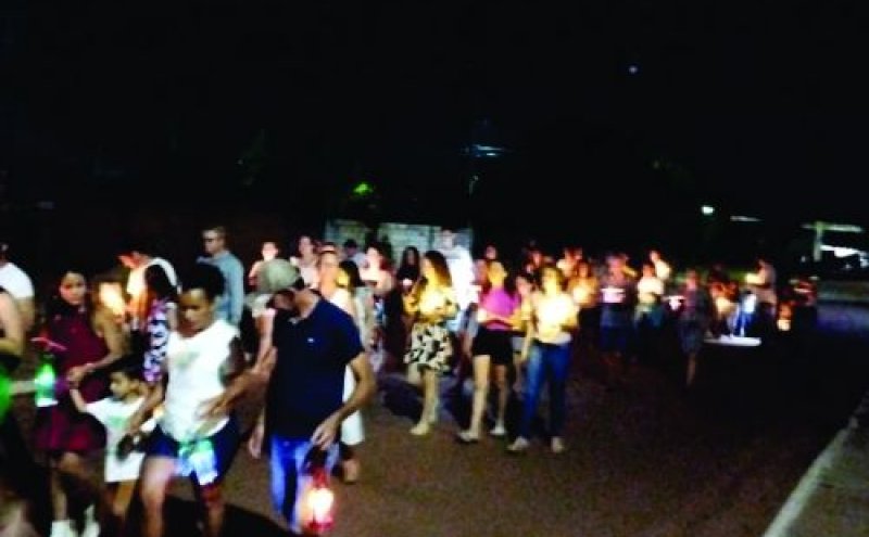 Em São Francisco do Guaporé é realizado a Caminhada das Luzes