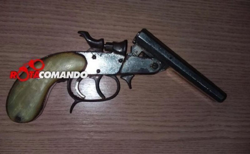 Patrulha Rural - PM apreende arma de fogo e munições em Alvorada do Oeste/RO.