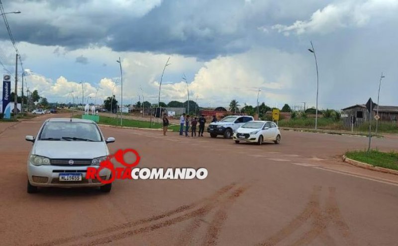 Colisão em cruzamento da BR deixa veículos danificados em São Francisco do Guaporé/RO.