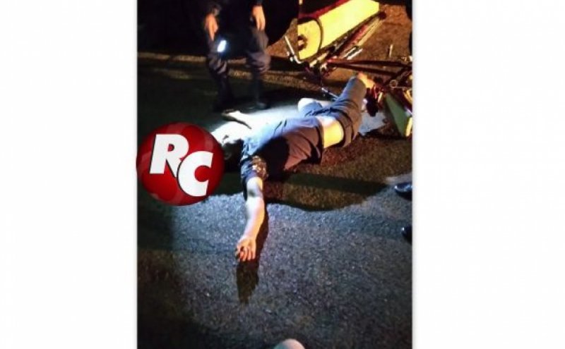 Ciclista fica ferido ao bater em traseira de caminhão estacionado em São Francisco do Guaporé/RO.