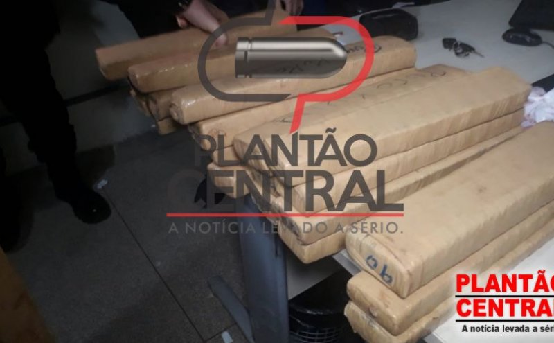 Guarnição de Rádio Patrulha estoura boca de fumo após abordar veículo com grande porção de maconha