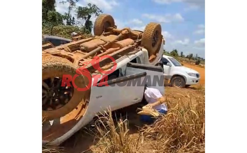 São Francisco do Guaporé - Caminhonete capota na Linha 95; apenas danos materiais