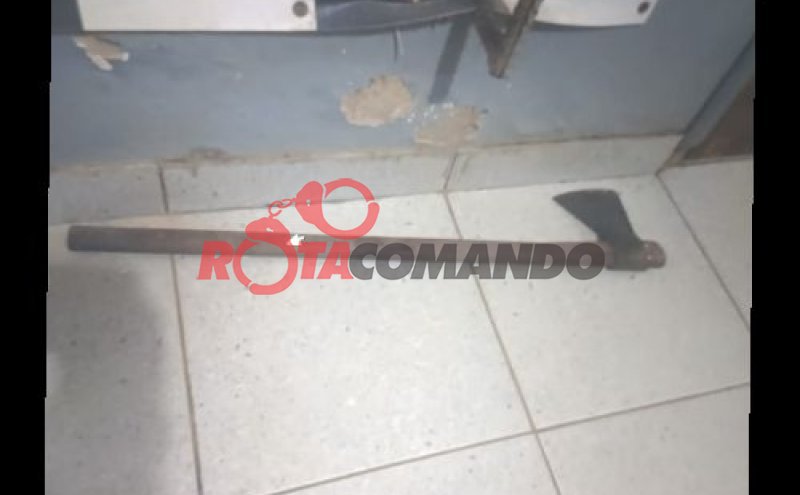Homem é preso após furtar bicicleta e ameaçar vítima com machado em Costa Marques