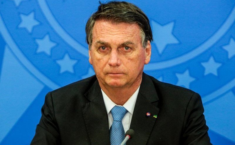 Bolsonaro entrega pedido de impeachment de Moraes ao Senado