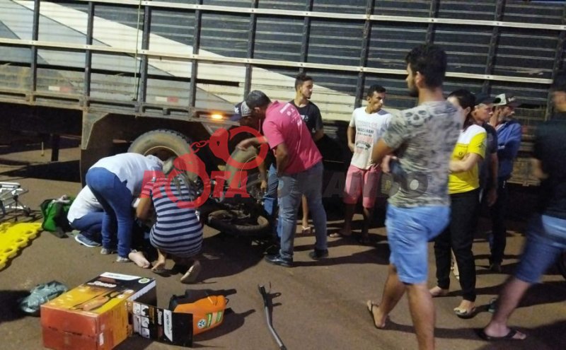 Colisão na BR 429 deixa motociclista ferido ao bater em caminhão boiadeiro em São Francisco do Guaporé/RO.