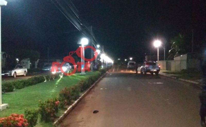 Homem morre após ser atropelado por carro em avenida de São Francisco do Guaporé/RO.