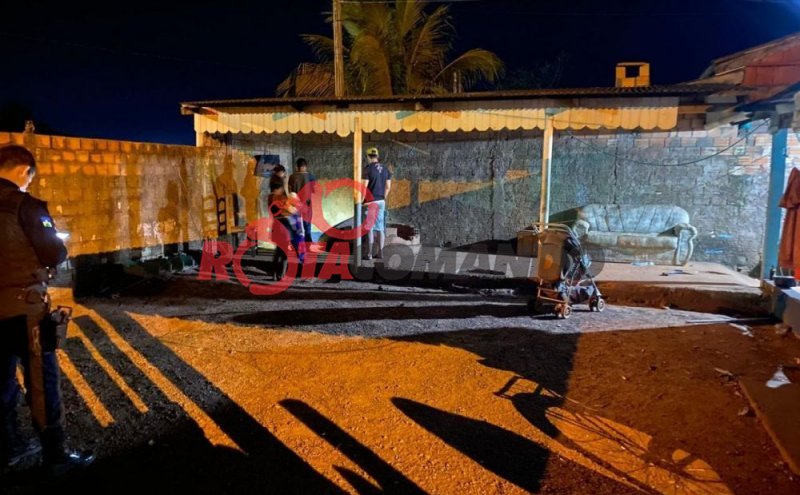 Jovem é morto a tiros após suspeitos invadirem residência em São Francisco do Guaporé/RO.