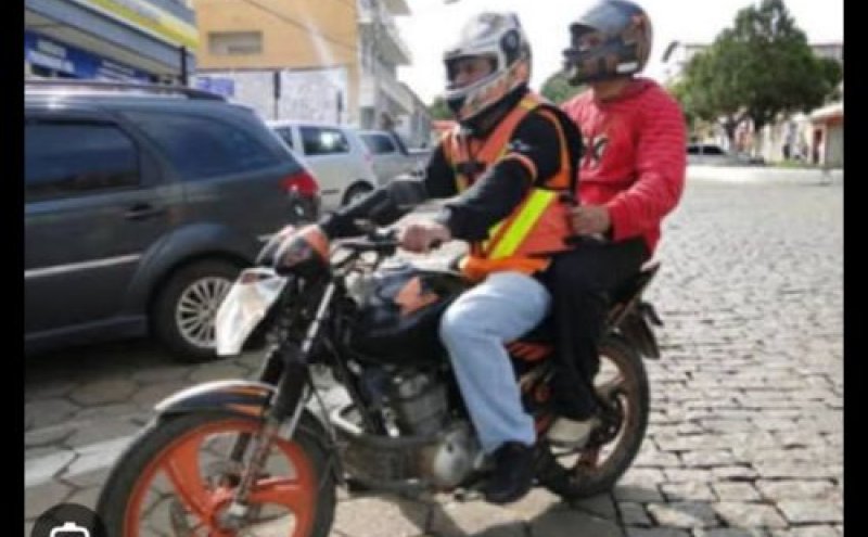 Polícia Militar registra Denuncia de transporte irregular de moto taxista  em Costa Marques /RO 