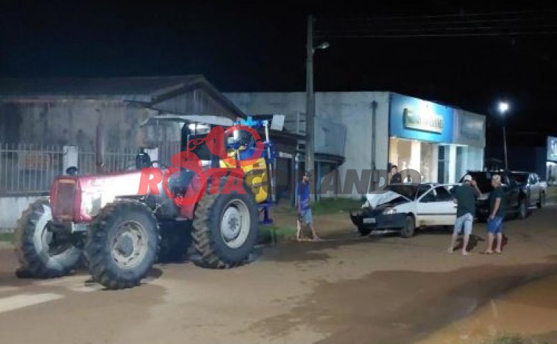 COLISÃO ENTRE GOL E TRATOR DEIXA MOTORISTA FERIDO EM SÃO DOMINGOS/RO