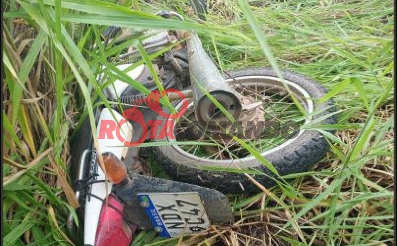 Motociclista fica gravemente ferido após atingir placa de sinalização e cair em riacho em Alvorada do Oeste