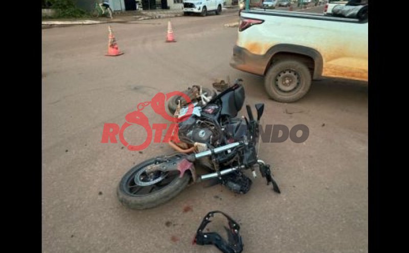 ADOLESCENTE FICA FERIDO EM ACIDENTE ENTRE MOTOCICLETA E FIAT STRADA NA AVENIDA TANCREDO NEVES EM SAO FRANCISCO DO GUAPORE/RO.