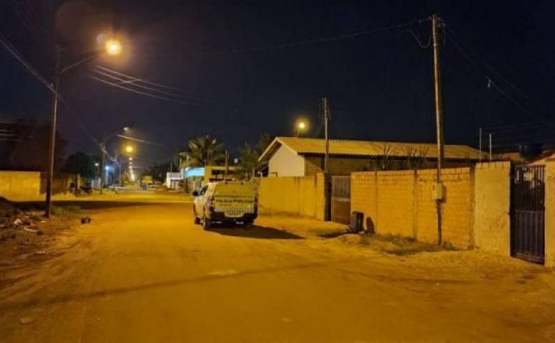 Em RO, garota é baleada na cabeça tentando salvar a vida de namorado que havia conhecido pela internet; autor do tiro é o ex dela