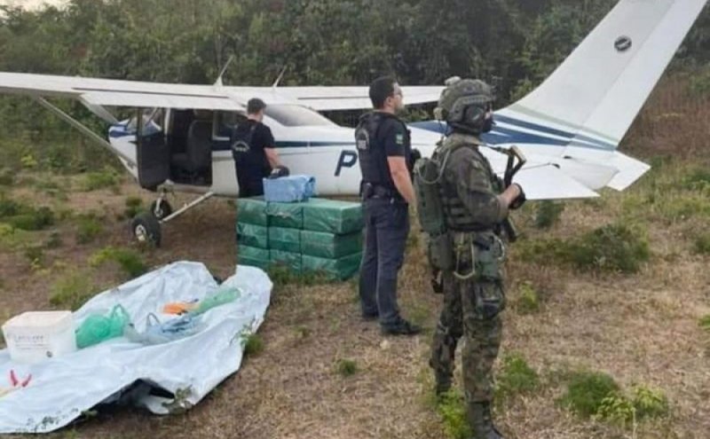 Avião carregado com 324 kg de cocaína é interceptado pela FAB e PF em Rondônia