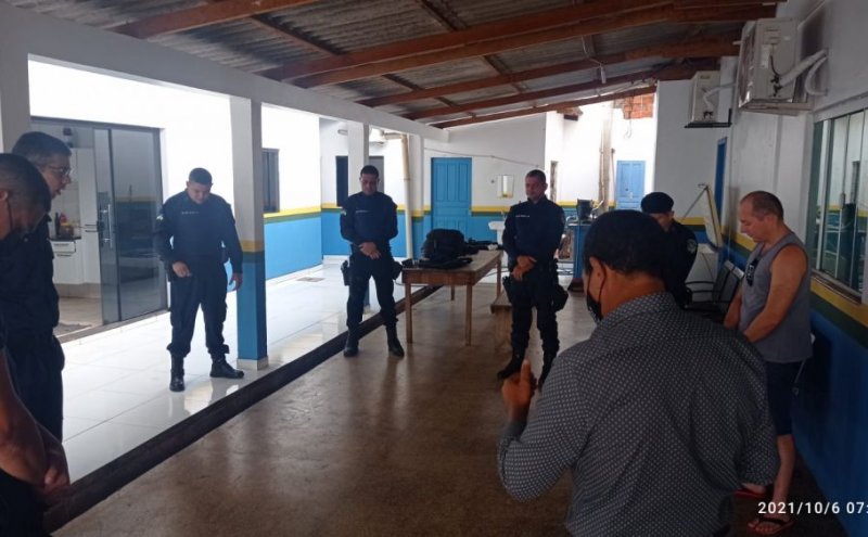 São Francisco do Guaporé - Pr. Paulo Costa celebrou na manhã desta Quarta-Feira no Quartel da Polícia Militar um momento em Ação de Graças