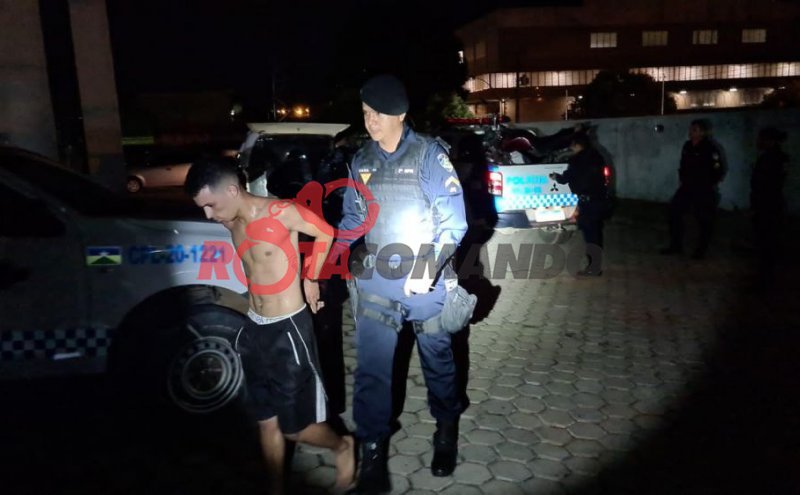 Polícia Militar prende jovem com 2,5 kg de maconha em pátio de combustível, instantes antes da droga ser entregue ao comprador