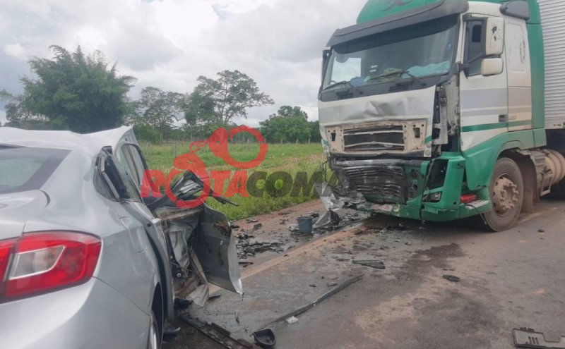 Homem morre após veículo colidir de frente com carreta BR 364
