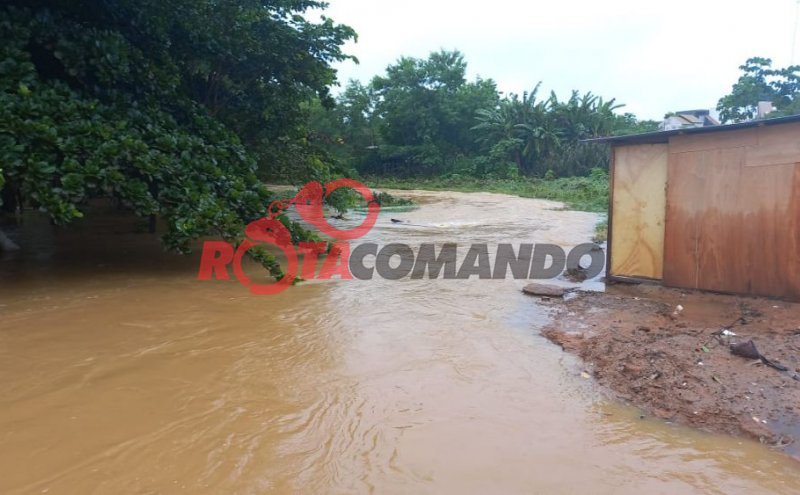 Veja vídeo! Caminhão é levado pela correnteza da chuva que caiu durante madrugada