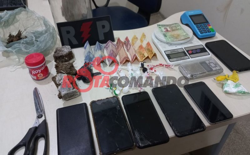 Disk droga! Guarnição de Rádio Patrulha prende boqueiro e motorista de aplicativo ao estourar boca de fumo