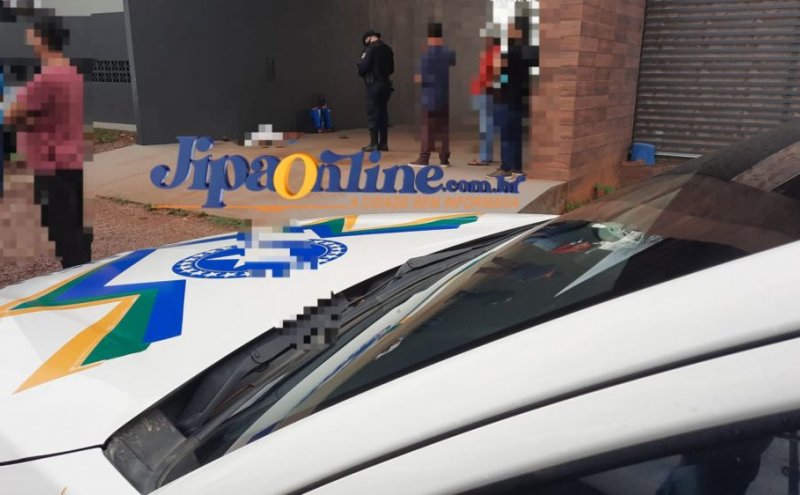 Homem tem mal súbito e morre frente residência em Ji-Paraná