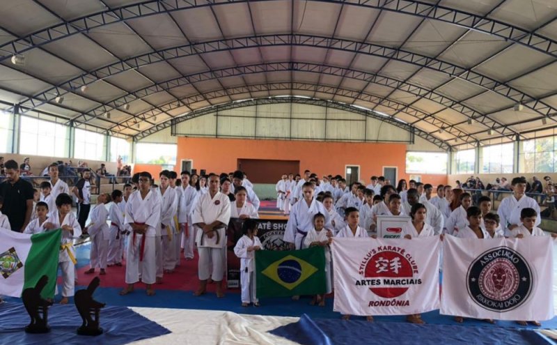 Atletas de Artes marciais participam da 3ª Copa Vale do Guaporé de Karatê em São Francisco do Guaporé/RO.