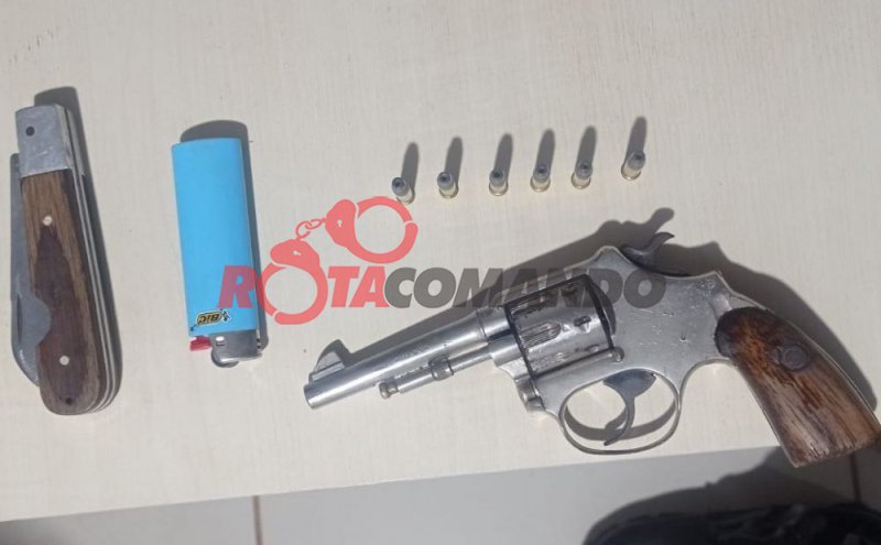 11 BPM - PM localiza arma de fogo em veículo e prende suspeito após abordagem de rotina em São Francisco do Guaporé/RO