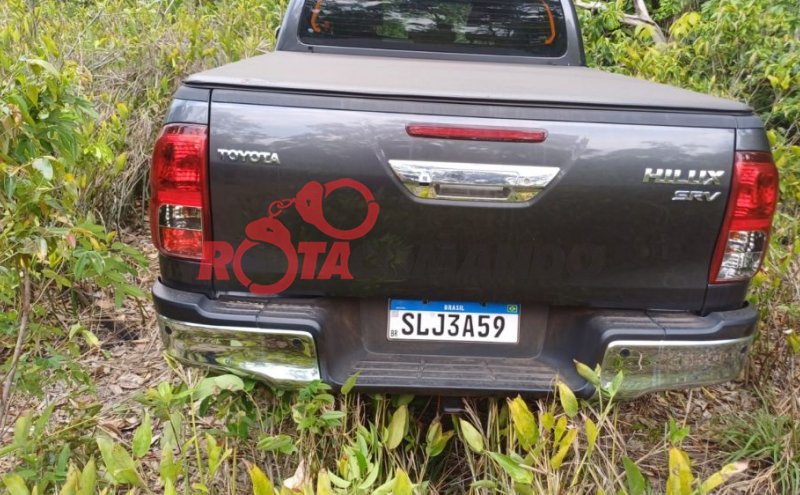 Duas camionetes roubadas em Cacoal são recuperadas pela polícia em Costa Marques /RO.