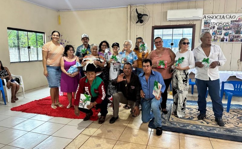 Secretaria de Ação Social viabilizando soluções para melhorar qualidade de vida na associação dos idosos.