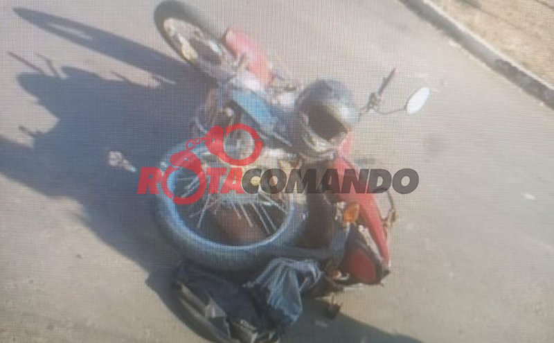 Motociclista fica ferido em acidente com caçamba no centro de São Miguel do Guaporé