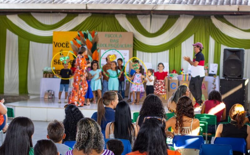  Dia da Família na Escola é celebrado com apresentações culturais na Escola Pereira e Cáceres