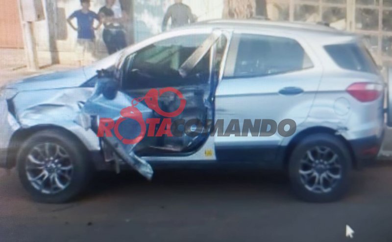Caminhão colide em veículo estacionado em São Miguel do Guaporé