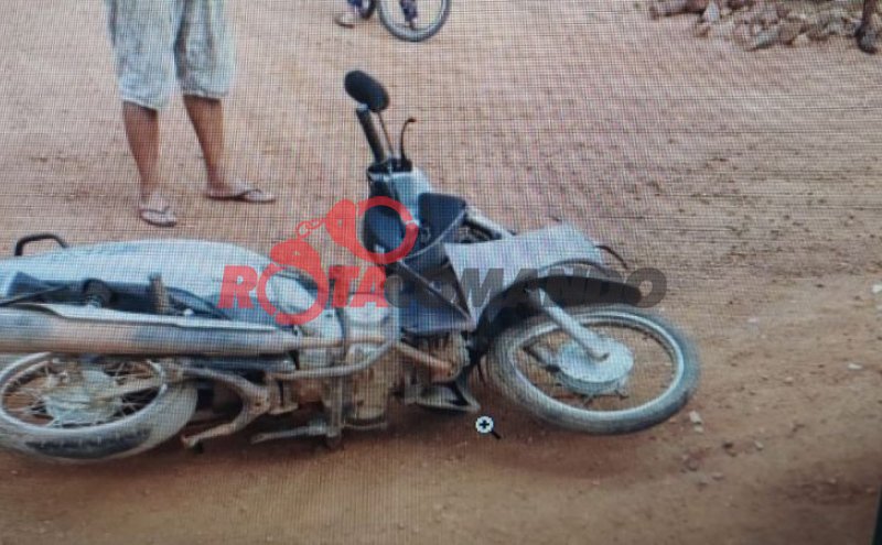 Colisão entre carro e motoneta deixa mulher ferida em Alvorada do Oeste
