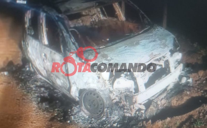 Veículo é totalmente destruído por incêndio em Urupá/RO