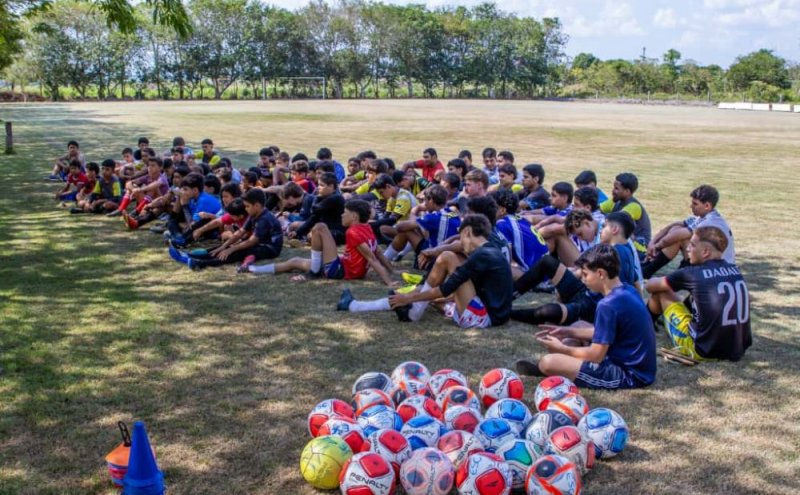 Projeto Escolinha Municipal de Futebol incentiva jovens atletas em São Francisco do Guaporé