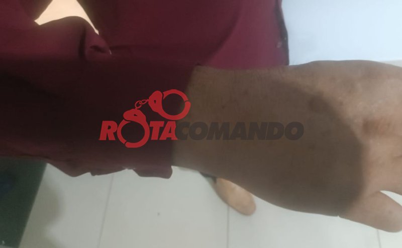Agressor é contido e amarrado por populares após atacar homem com foice em São Francisco do Guaporé