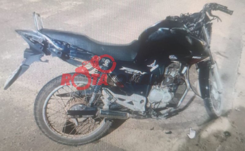Colisão entre motocicletas deixa jovem ferido no centro de Seringueiras